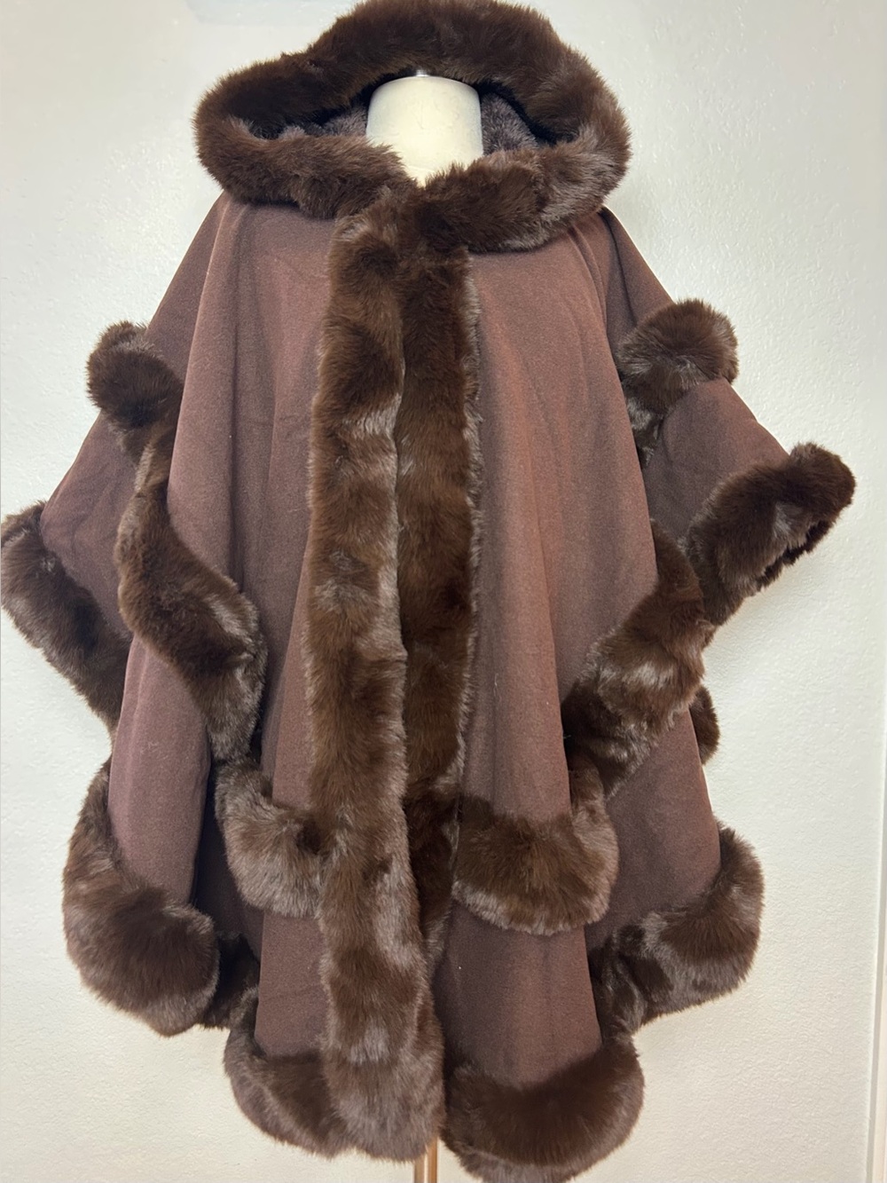 Poncho Cape Coat Hooded Women's One Size Fit Most Faux Fur Trim Brown NWT